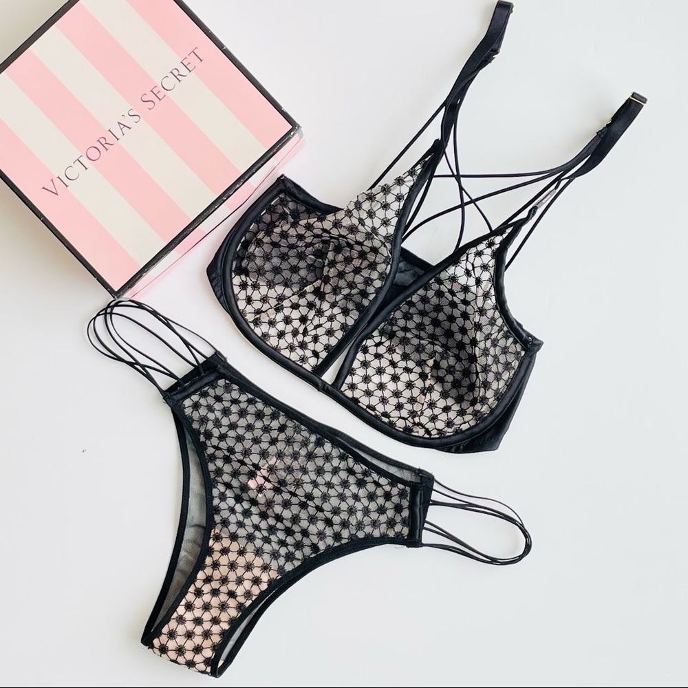 32DD MEDIUM Victoria’s Secret black bra set